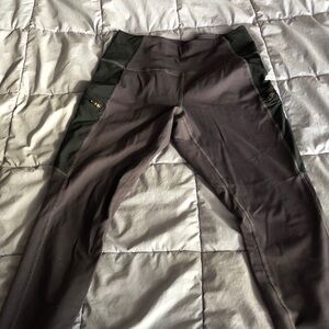 Women's Black and Dark Gray Athletic Leggings with Side Pockets Sherpa Adventure